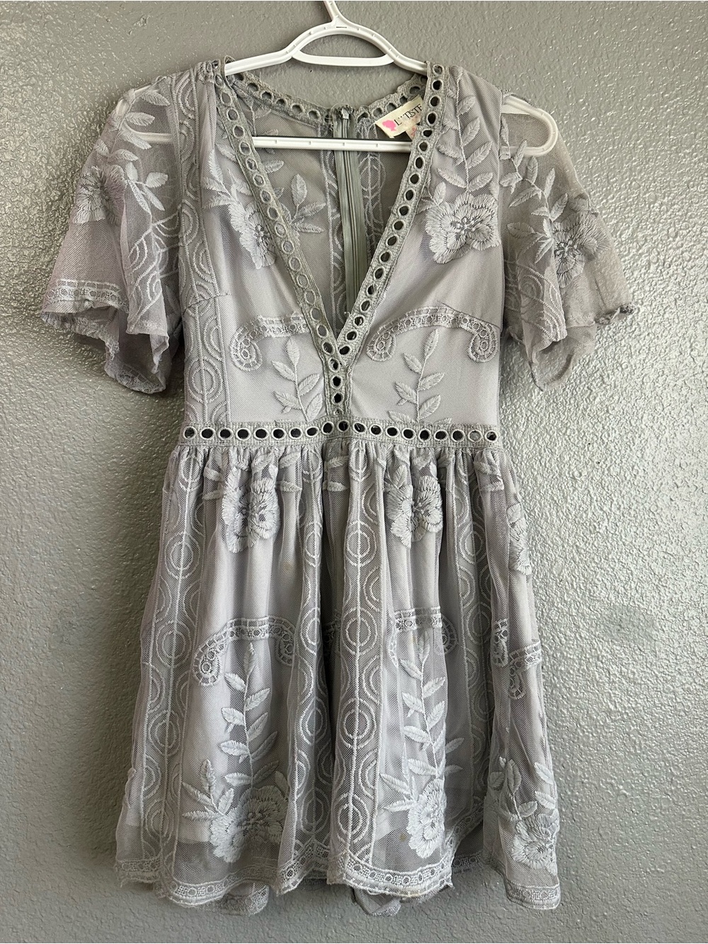 L'ATISTE Silver Gray Embroidered Lace Fit short romper size small